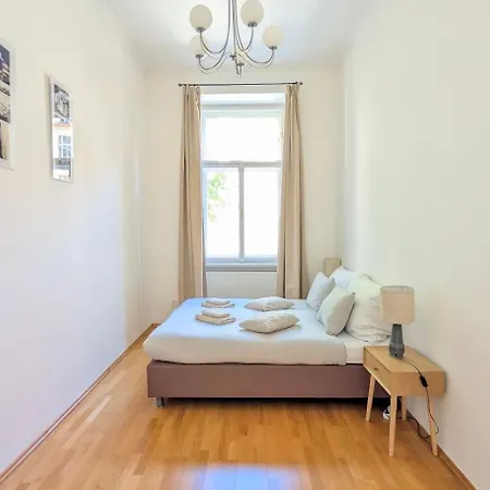 アパート Riverside Gem W Balcony View *