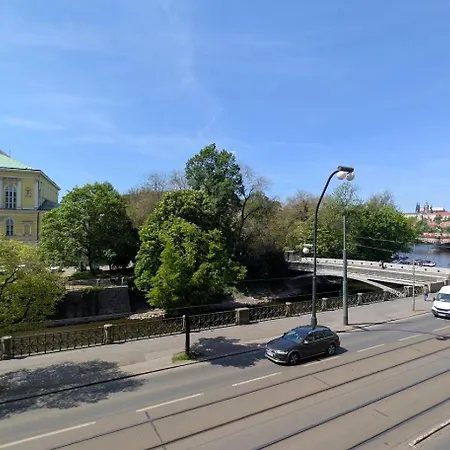 Riverside Gem W Balcony View شقة