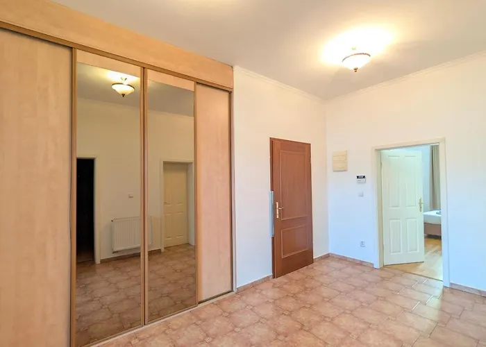Riverside Gem W Balcony View Apartment Prague